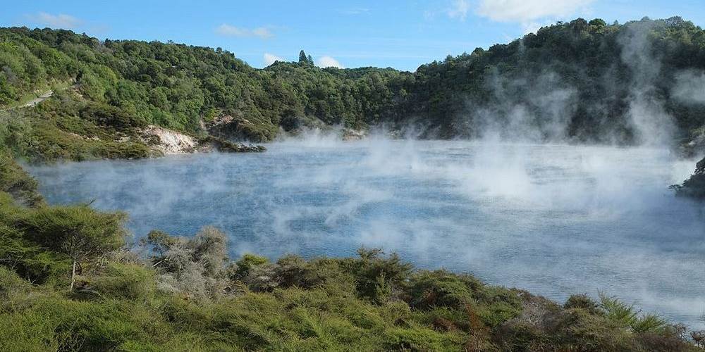 Frying Pan Lake ทะเลสาบน้ำเดือด